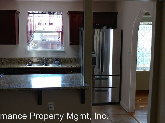 3rd image of 1043 E Vassar Ave