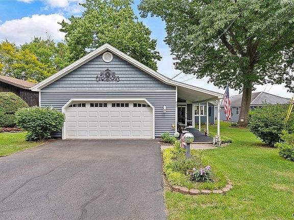 2nd image of 855 Forest Ave