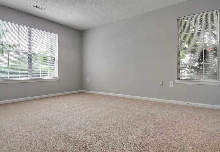 Woodburn Apartments — Photo 21