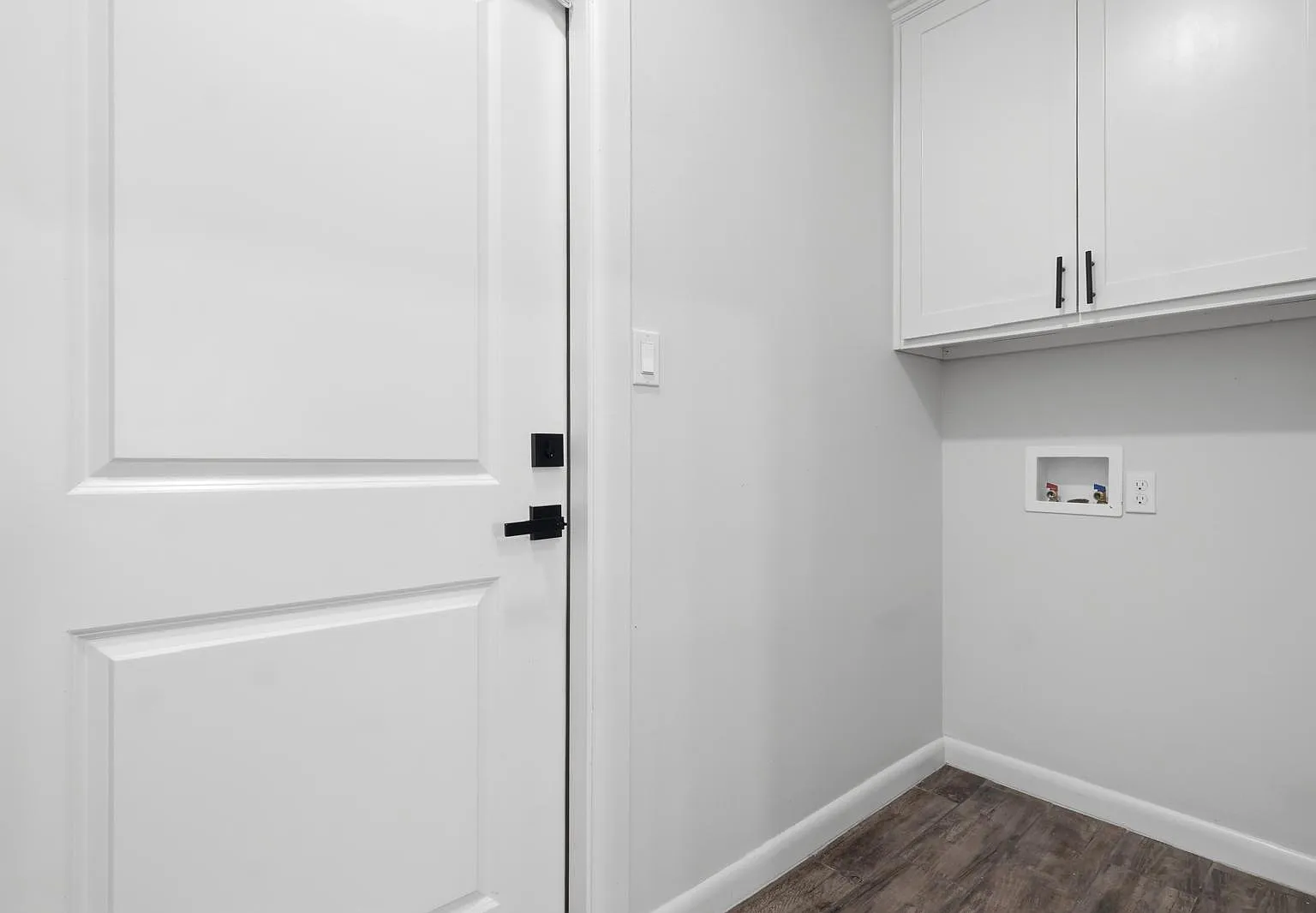 208 Faith Dr — Photo 2