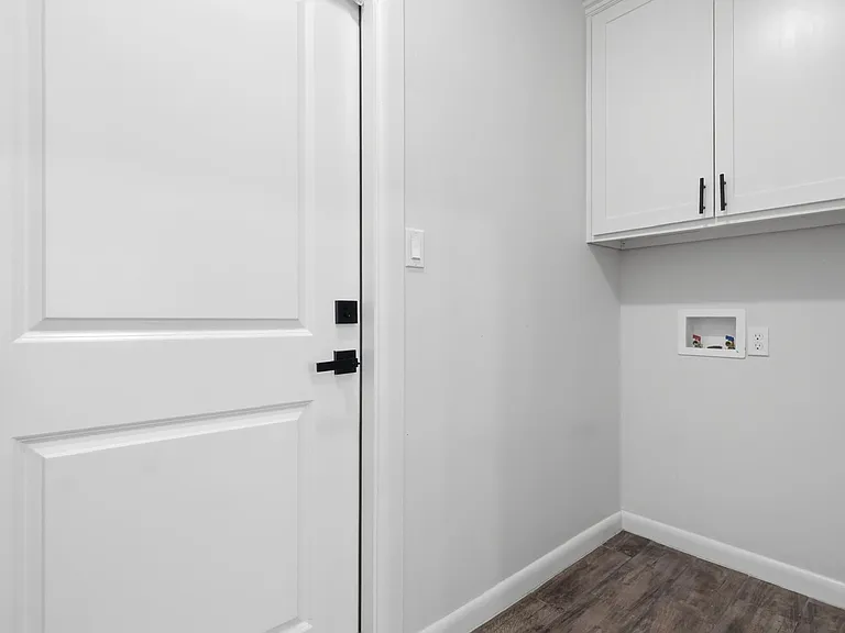 208 Faith Dr — Photo 2