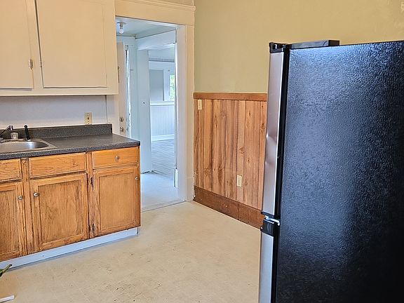 3rd image of 830 Seymour Ave #3