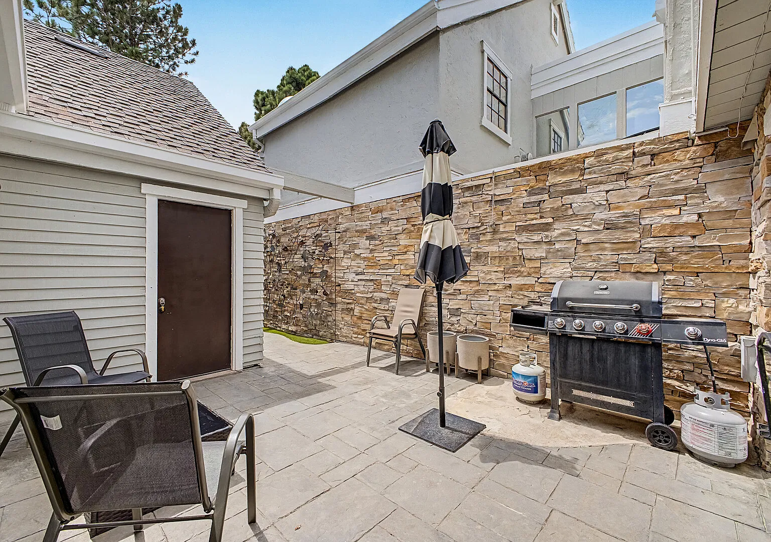 Modern Furnished Loft | Vaulted Ceilings | Near DTC & Trails — Photo 4