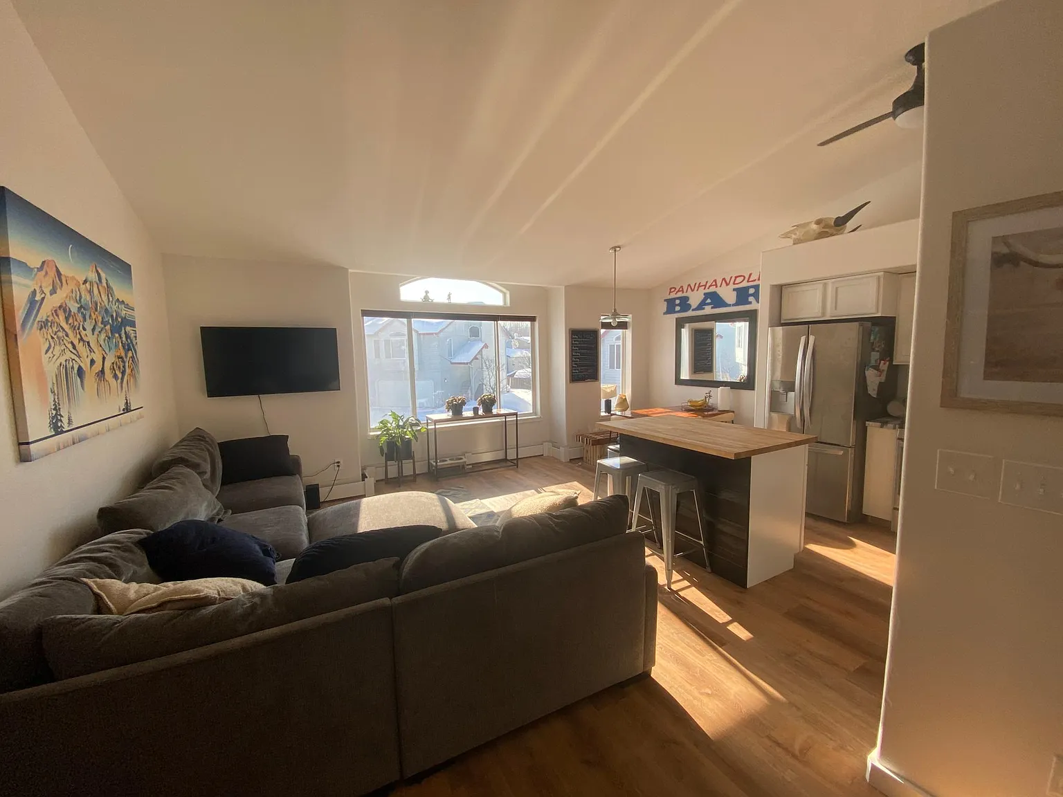 3 bed, 1.5 bath, 1100 sqft, $3,000 — Photo 3