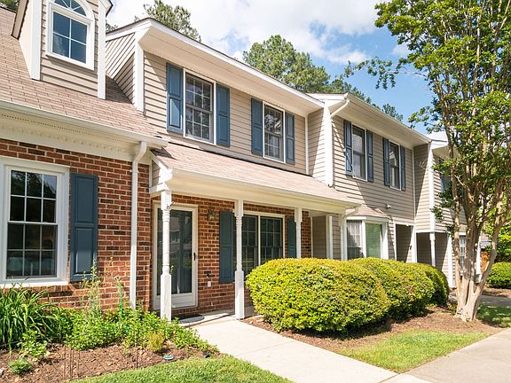 3rd image of 106 Forest Oaks Dr