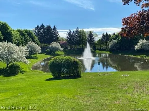 37814 Avon Ln, Farmington, MI 48331