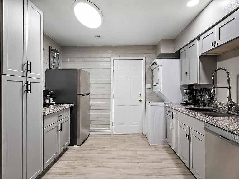 1033 N 25th St #2 — Photo 16