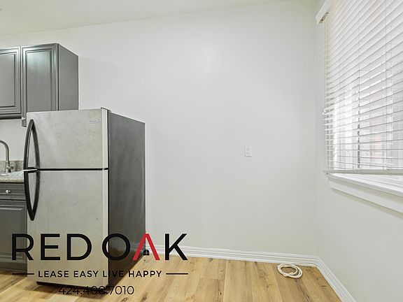 4th image of 516 3/4 N Harvard Blvd #107