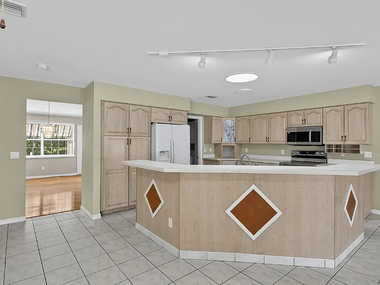 77 Folcroft Ln — Photo 12