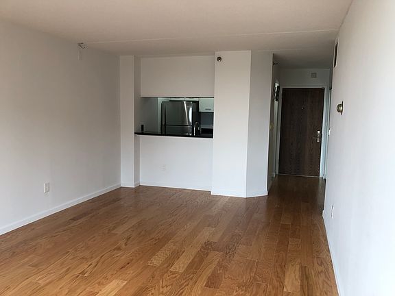 4th image of 4 Martine Ave APT 1112