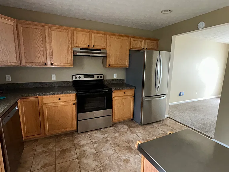 1040 Gleason Dr — Photo 2