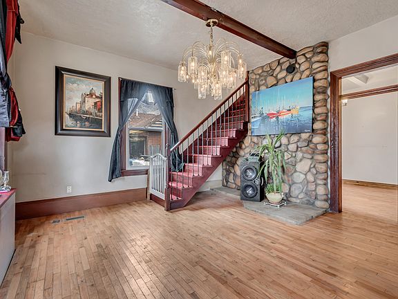 2nd image of 585 S 400th St E