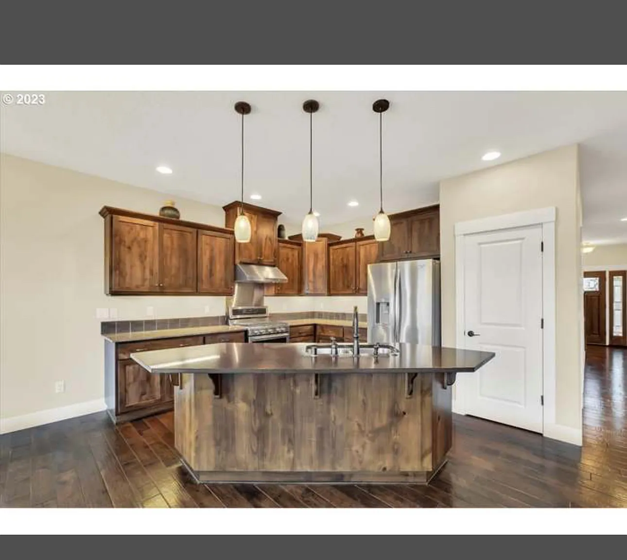 4 bed, 2360 sqft, $5,500 — Photo 1