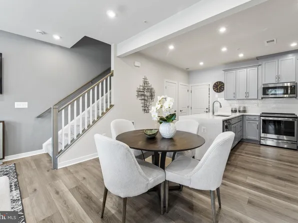 14248 Newbrook Dr, Chantilly, VA 20151