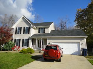 2260 Woodsfield Dr, Lake View, NY 14085