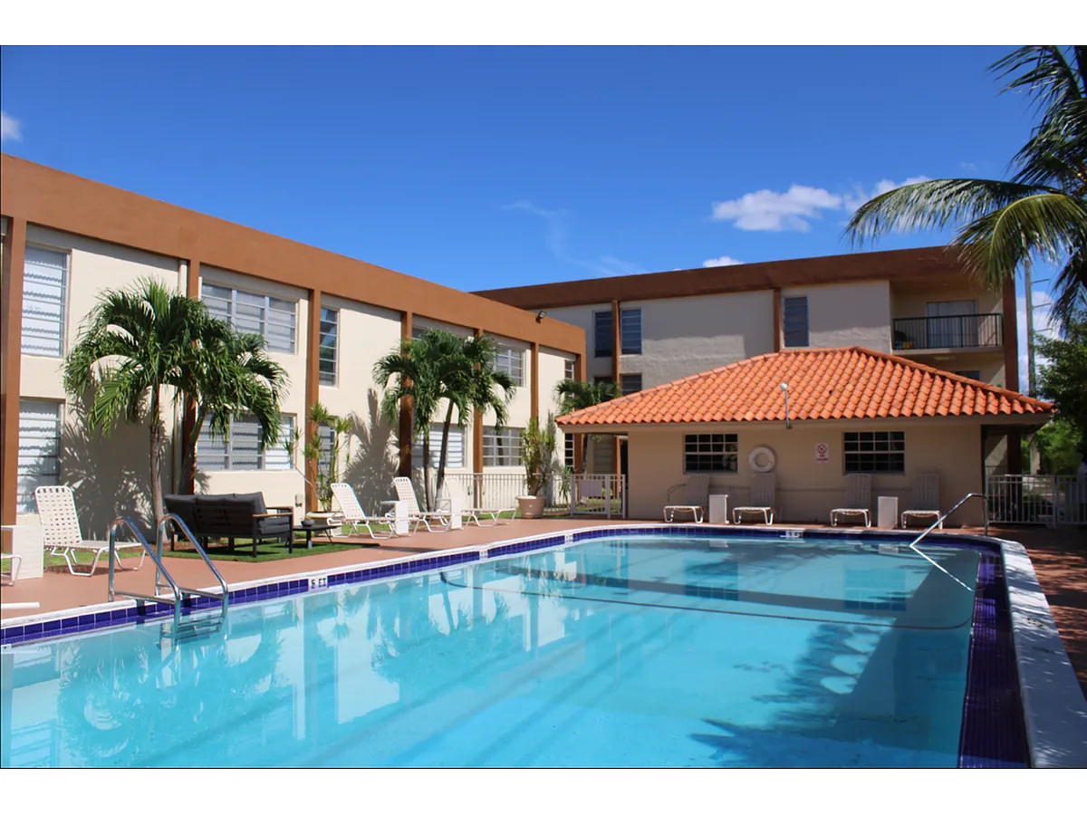 Refreshing Pool - Las Brisas Gardens Apartments