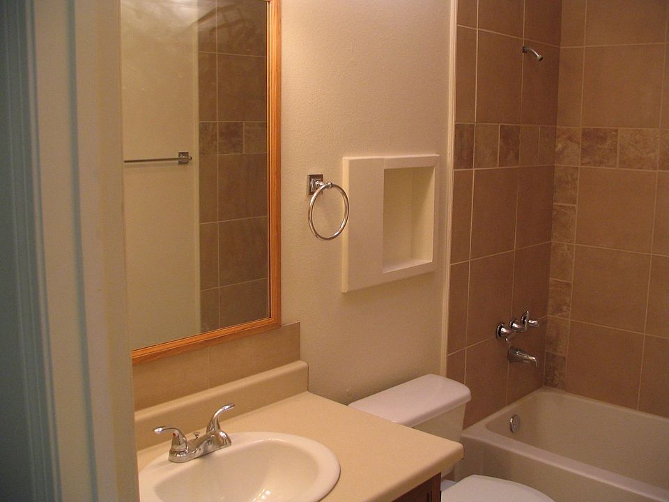2nd image of 4993 Chromium Dr NE