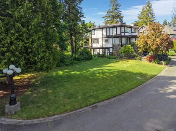 10 Governors Point Rd, View Royal, BC V9B 5L8
