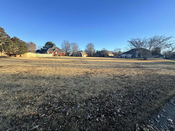 9 Thackery Pl, Jackson, TN 38305