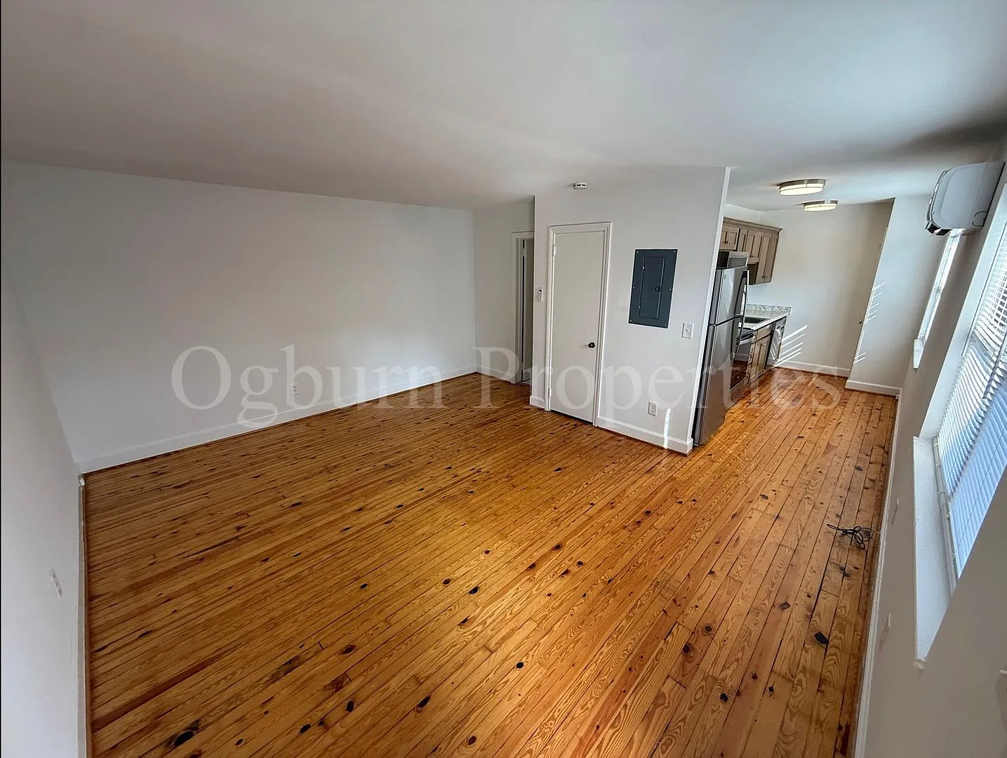 605010 - Pilot View/Carolina Avenue — Photo 3