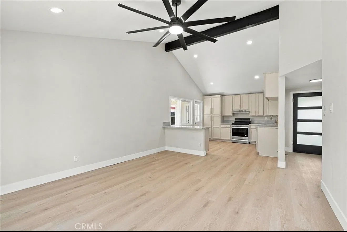 5 bed, 1725 sqft, $4,200 — Photo 2