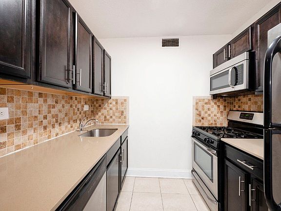 3rd image of 1990 Lexington Ave APT 20K