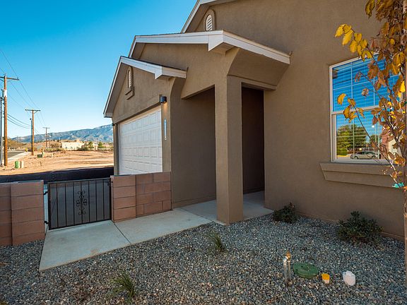 4th image of 219 Piedra Lisa St NE