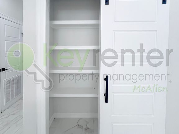 3rd image of 5314 N Crown Point
