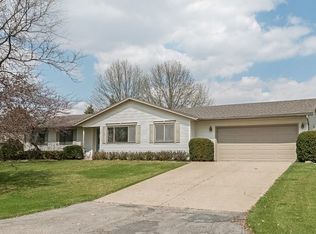2 Rapid Creek Dr NE, Iowa City, IA 52240