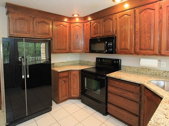 5th image of 802 E Shady Creek Pl