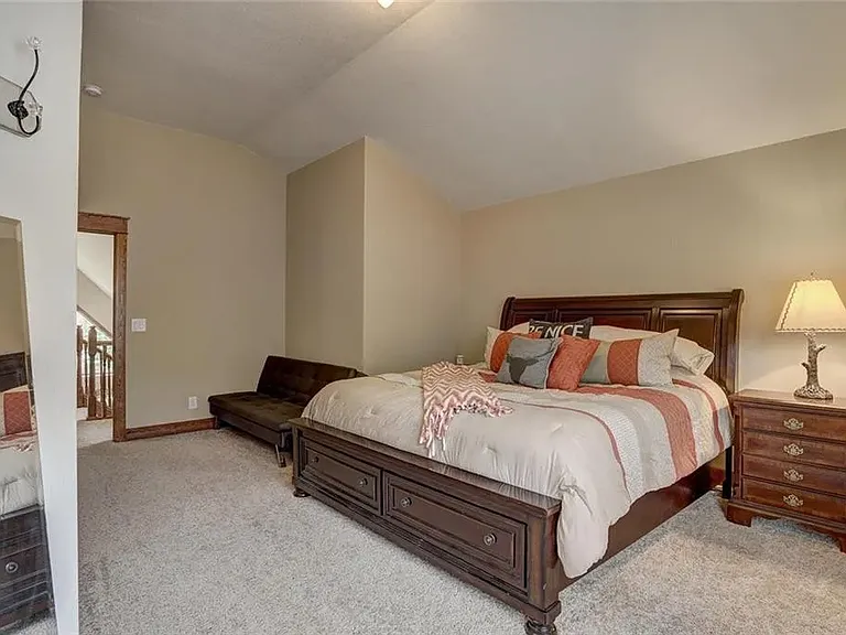 80 Blue Rock Dr — Photo 9