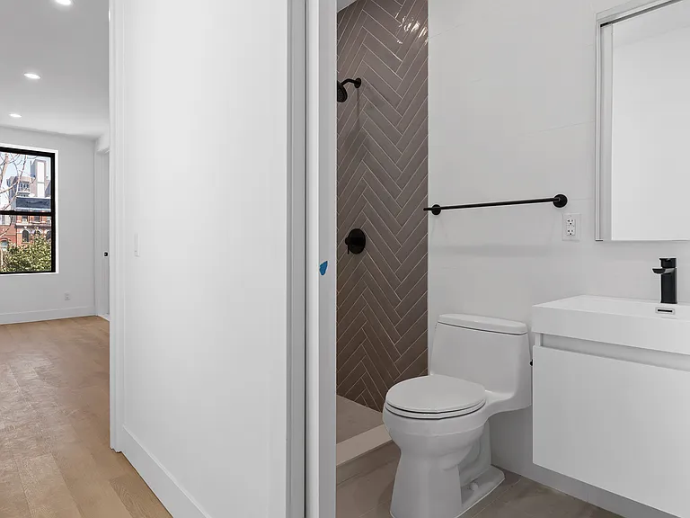 245 S 3rd St #2L — Photo 9
