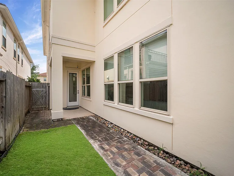 2422 Camden Creek Ln — Photo 26