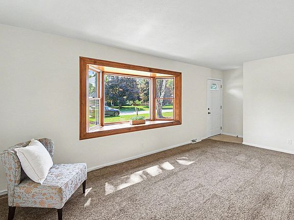 5th image of 8137 Hearthway Ave