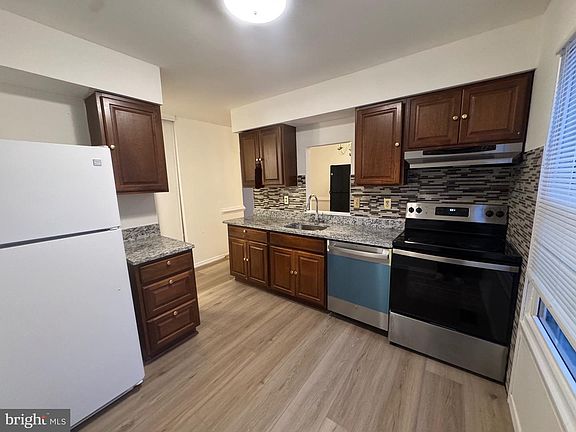 3rd image of 511 Mandolin Ct