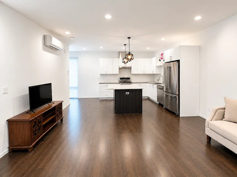 7424 Rainier Ave S #B — Photo 2