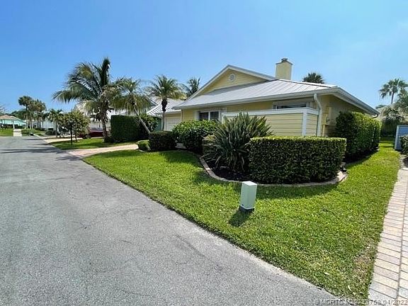 4th image of 3991 NE Breakwater Dr