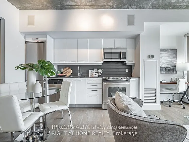 630 Queen St E #413 — Photo 9