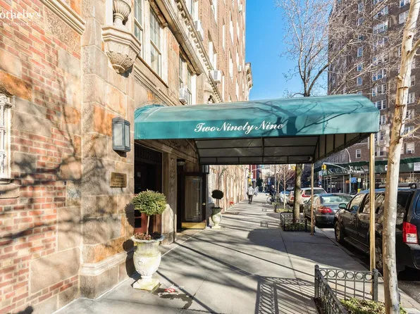 299 West 12th Street 8A image 2 of 8