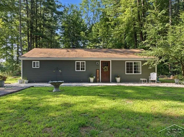 573 W Lemke Ln, Sanford, MI 48657