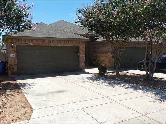 2nd image of 706 Saengerhalle Rd