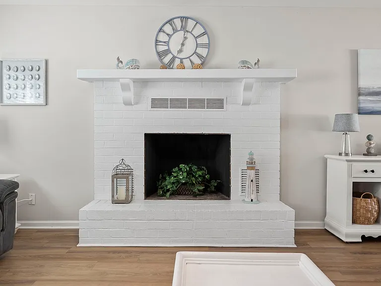 1008 Anne St — Photo 3