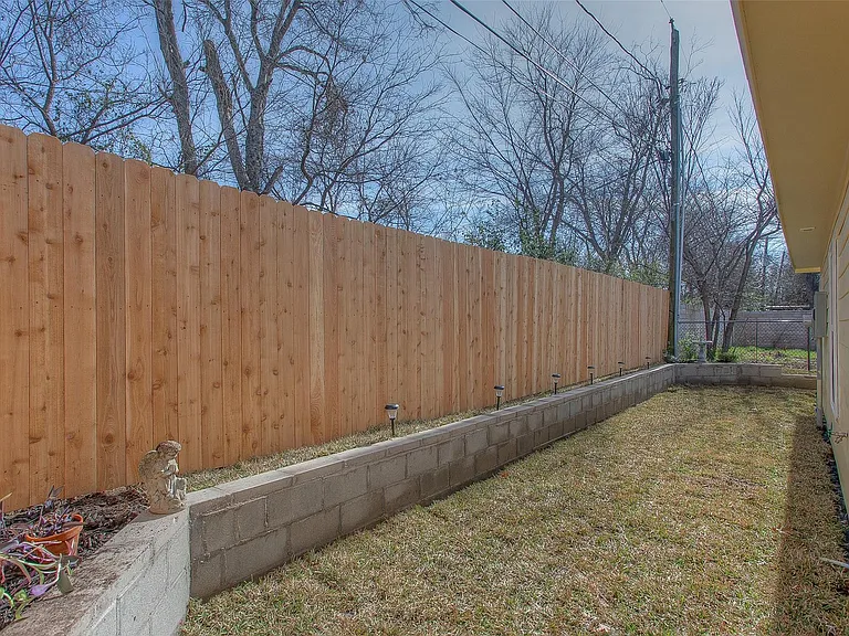2705 College Ave — Photo 9