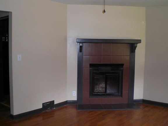 3rd image of 1026 S Kentwood Ave