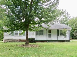 2184 E Washington Rd, Casey, IL 62420