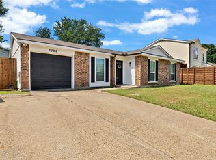 2308 Foxcroft Ln, Arlington, TX 76014