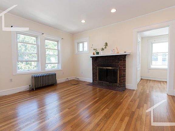 3rd image of 58 Oakland St #1HD