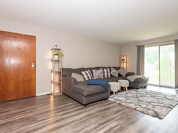 4th image of 1 Pembroke Drive #16