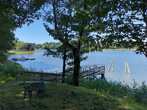 3rd image of 25 Riverview Dr