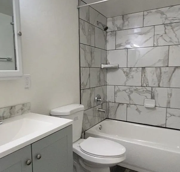 3700 N Fairview Ave — Photo 2